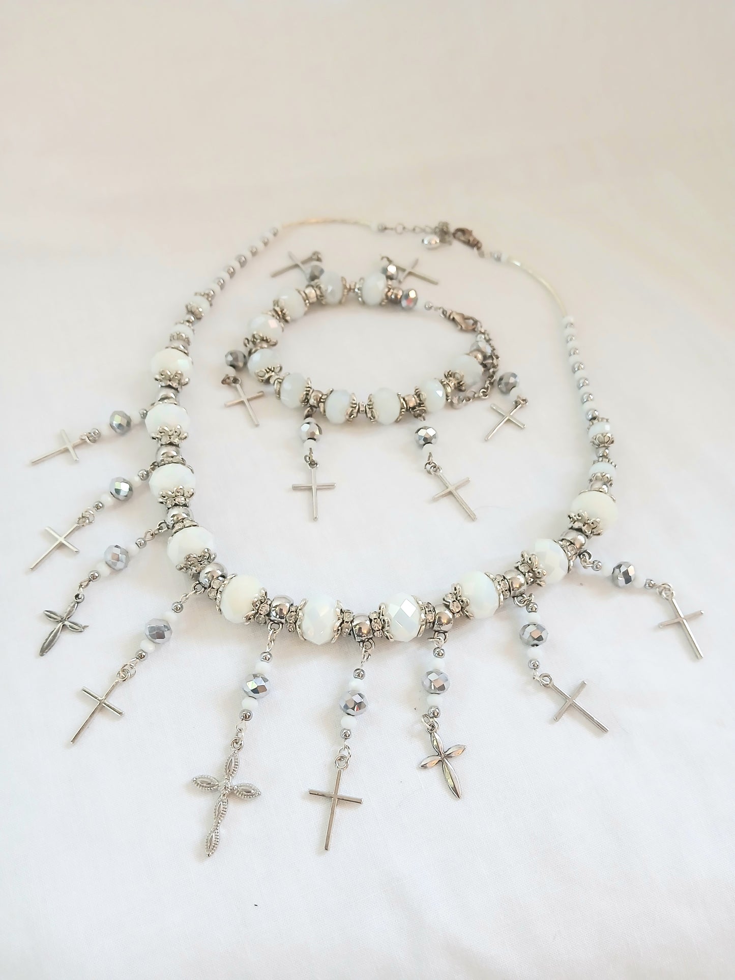 Necklace and bracelet set
