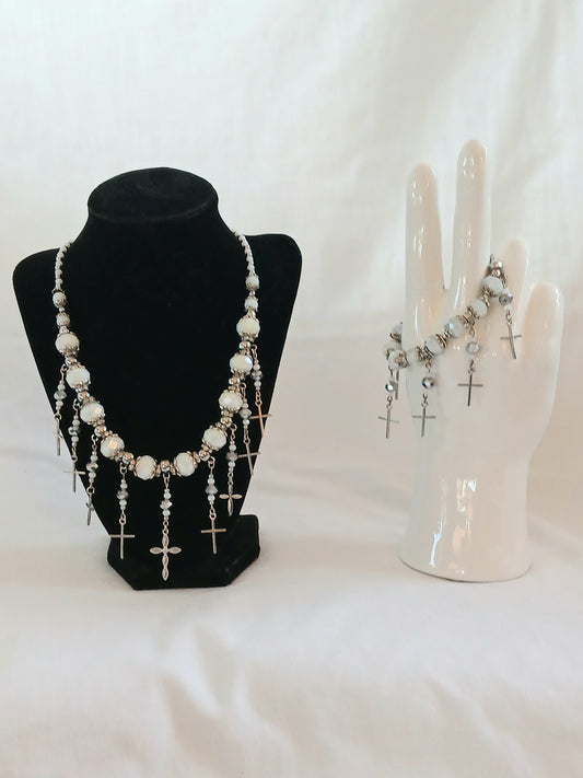 Necklace and bracelet matching set