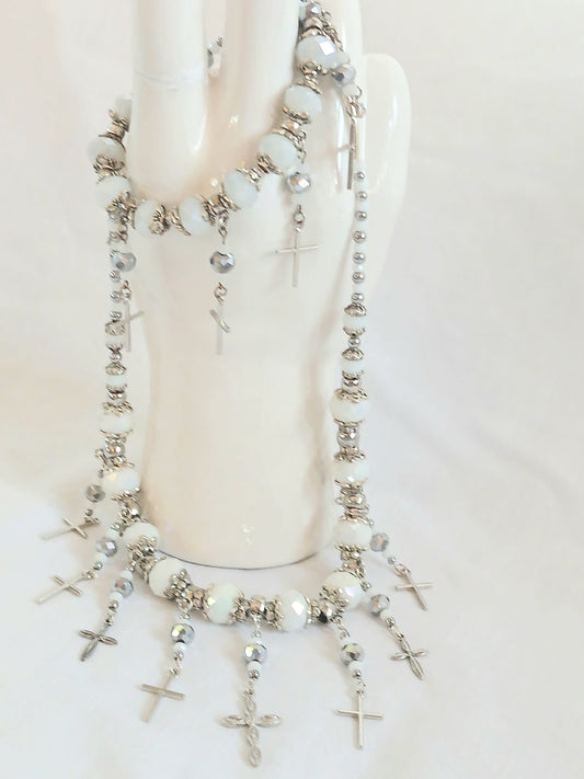 Necklace and bracelet set